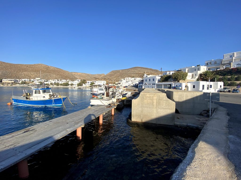 port na wyspie folegandros